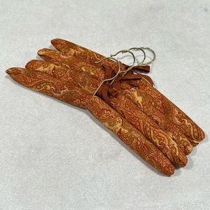 🛍️ BOGO 🛍️ Padded Hanger. Set of 4.